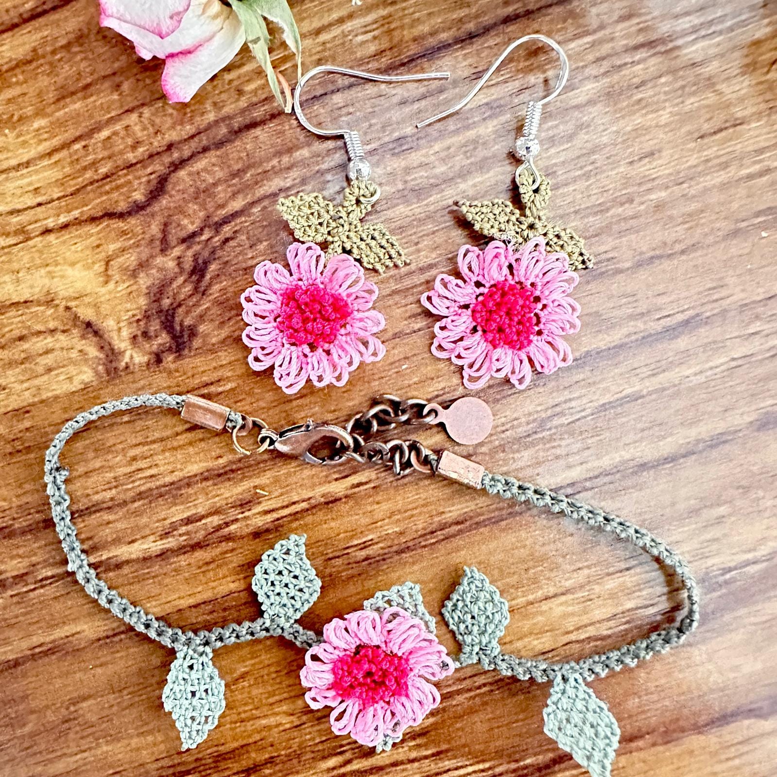 Handmade Sunflower and Daisy Bracelet and Earrings, Boho Flower Gift for Her/Him Handmade Sunflower and Daisy Bracelet and Earrings, Boho Flower Gift for Her/Him