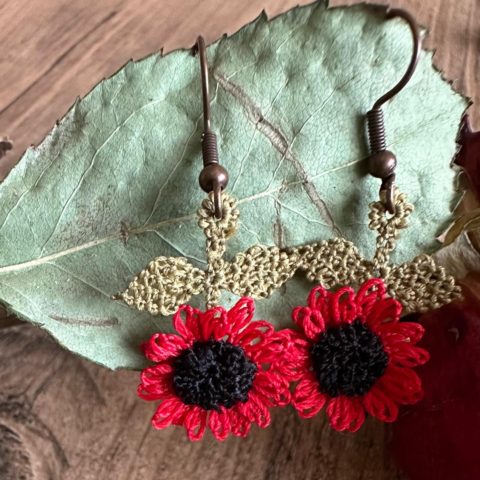 Handmade Sunflower, Daisy Bracelet and Earrings Handmade Sunflower, Daisy Bracelet and Earrings