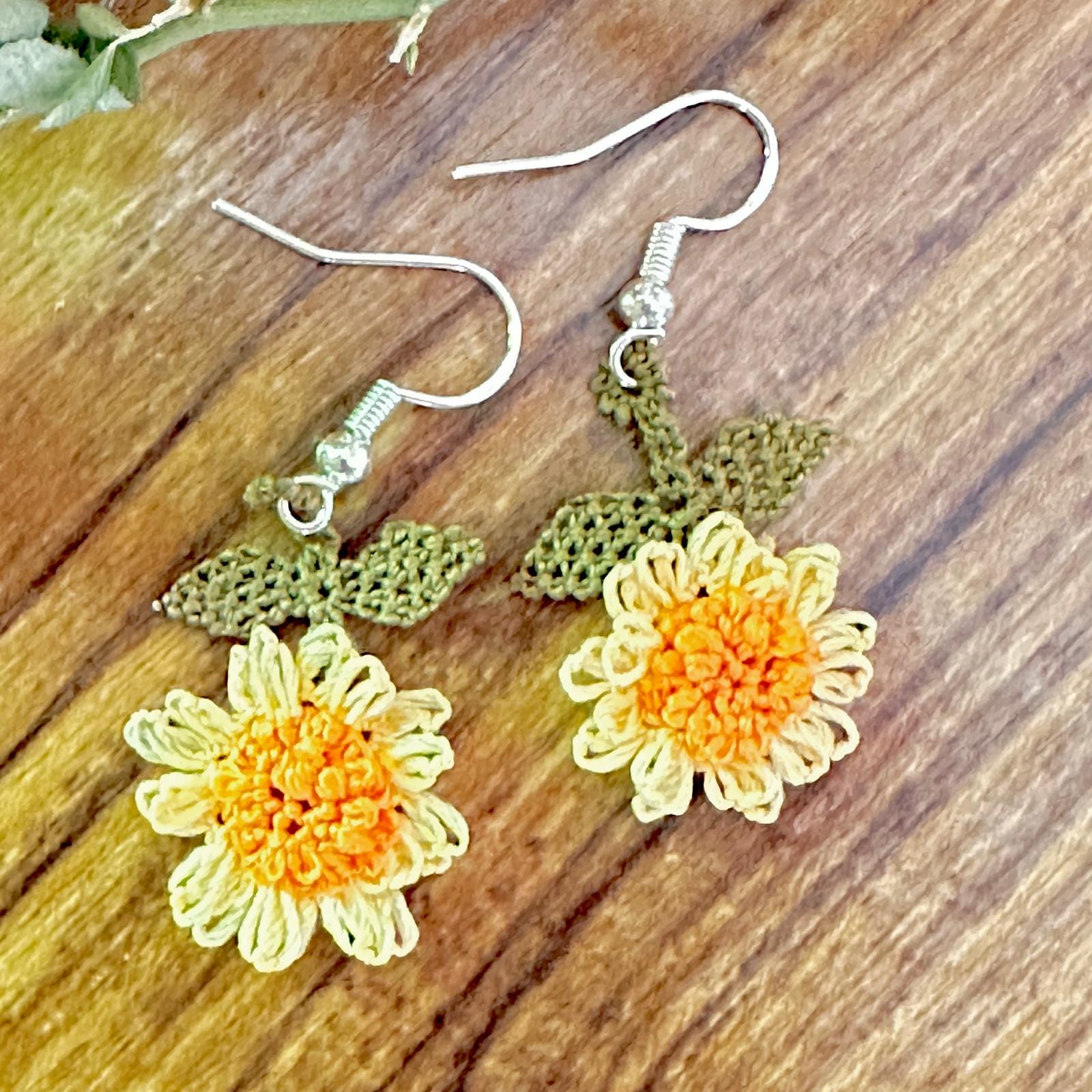Handmade Sunflower and Daisy Bracelet and Earrings, Boho Flower Gift for Her/Him Handmade Sunflower and Daisy Bracelet and Earrings, Boho Flower Gift for Her/Him