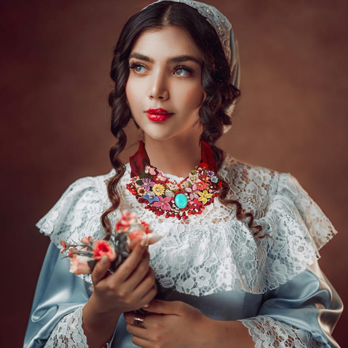 Needle Lace Oya Statement Necklace with Semiprecious Stone Beads & Reusable Flowers Needle Lace Oya Statement Necklace with Semiprecious Stone Beads & Reusable Flowers