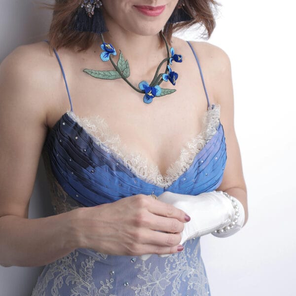 Needle Lace Necklace with Flowers & Leaves