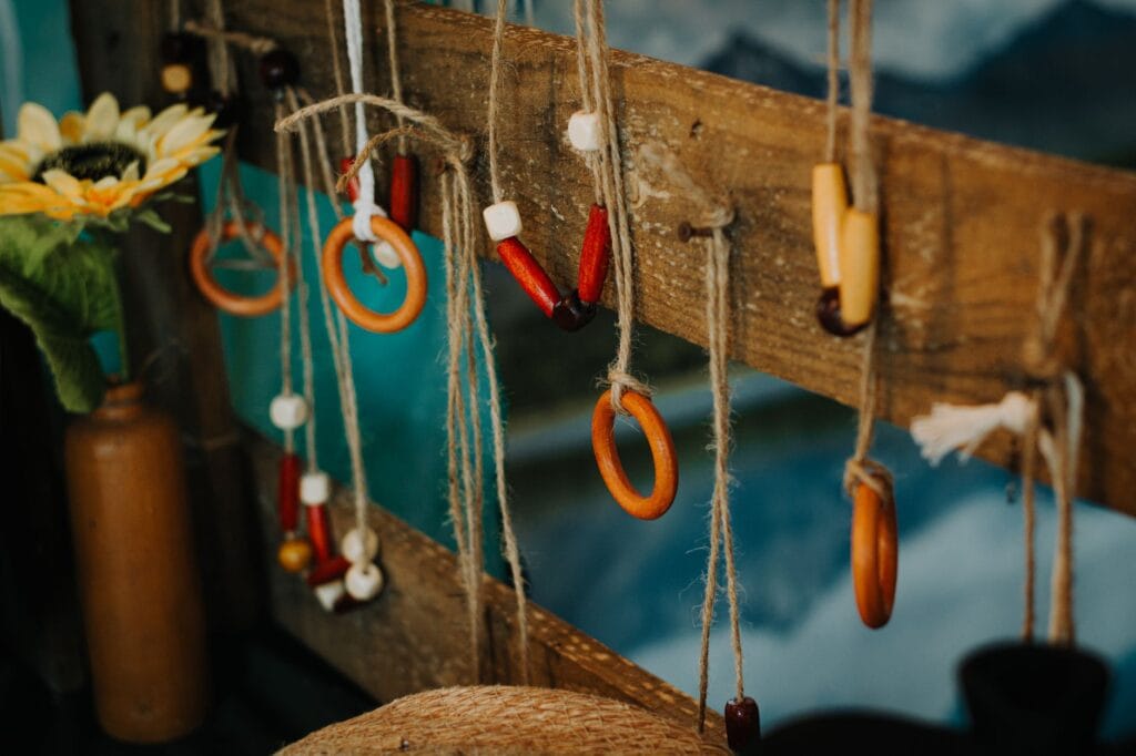 Discover how to build a boho style with handmade accessories from Meli Design. Learn about jewellery, scarves, and bags that embody free-spirited fashion.