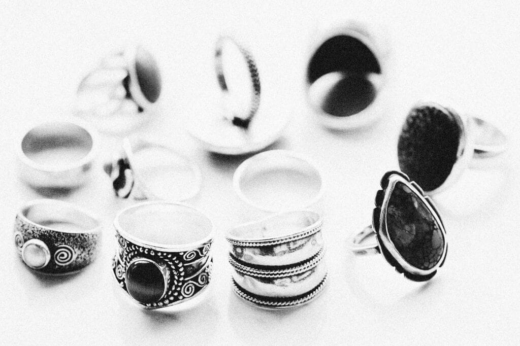 Discover how to choose the perfect metal tone for your jewellery from Meli Design. Explore gold, rose gold and silver options that suit your style.